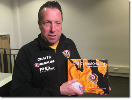 Markus Kauczinski mit Dynamo Buch